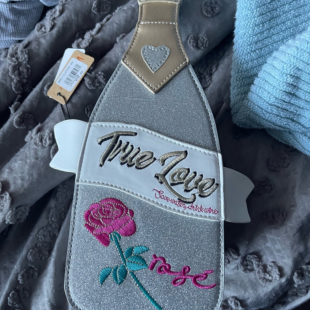 Small wine handbag with long gold handle